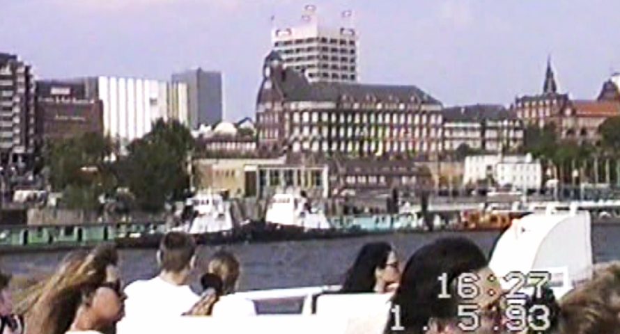 1993 stand der ASTRA-Turm noch Hamburger Hafen (VHS Screenshot)