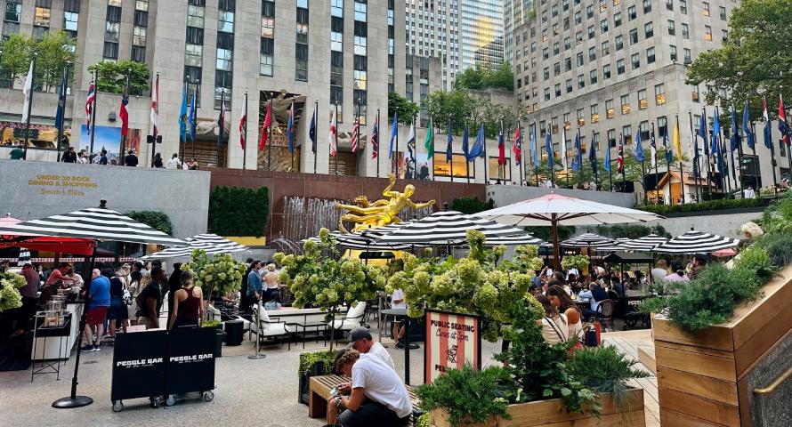 Die Plaza des Rockefeller Centers