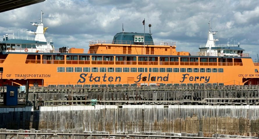 Staten Island Ferry kurz vor dem Ablegen