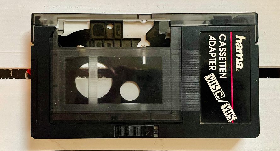 Klassischer VHS-Adapter - hier von Hama