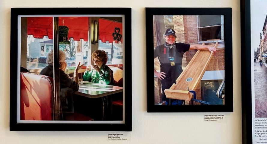 Viele Bilder zur Geschichte des Burgerladens zieren die Wände