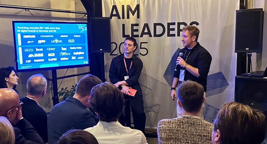 Marcel Semmler stellt das AI-unterstütze CMS "TONI OS" für Bauer Media vor.